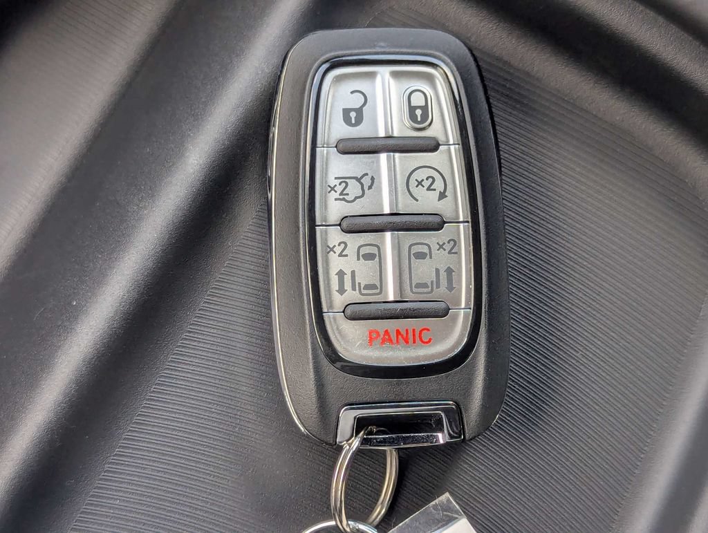 New 2027 Chrysler Pacifica Select w/ Family Tech Group FWD image 28