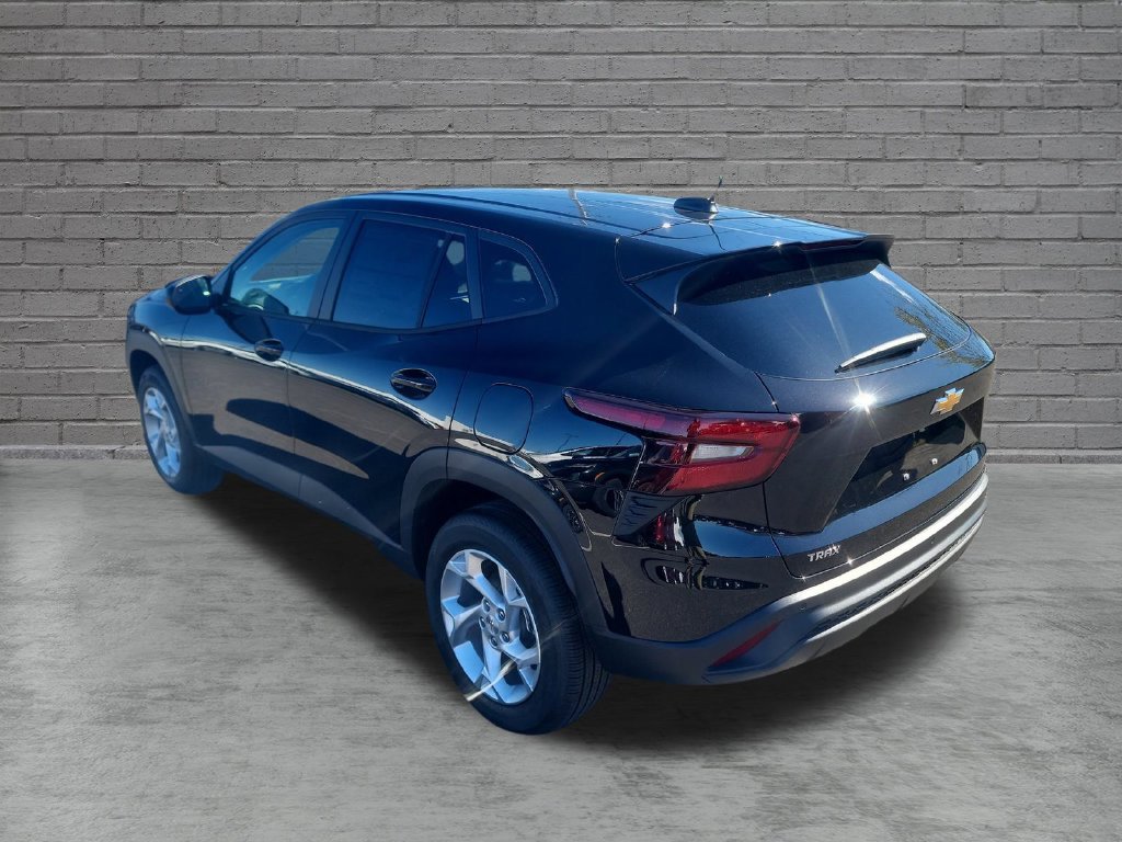 New 2026 Chevrolet Trax LS w/ LS Convenience Package FWD image 5