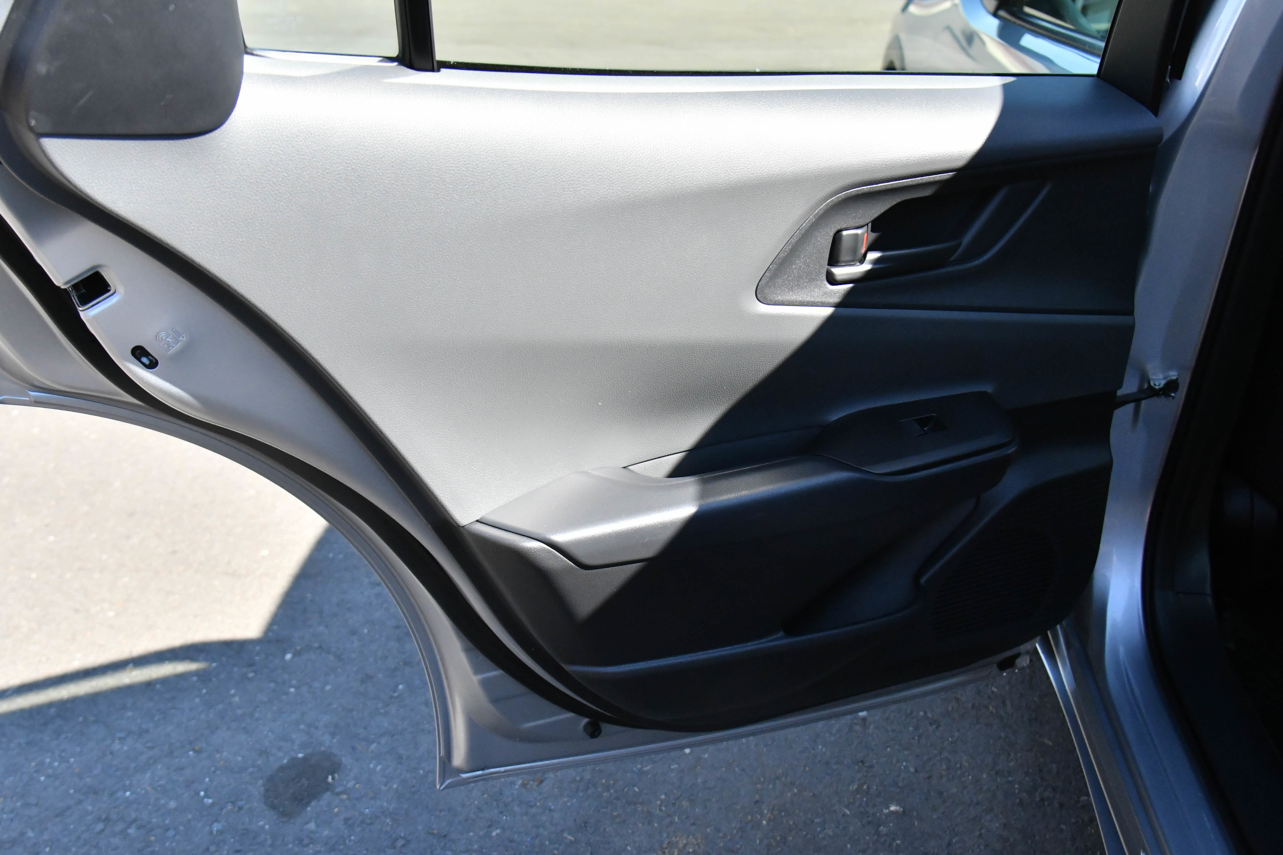 Used 2025 Toyota Prius LE image 35