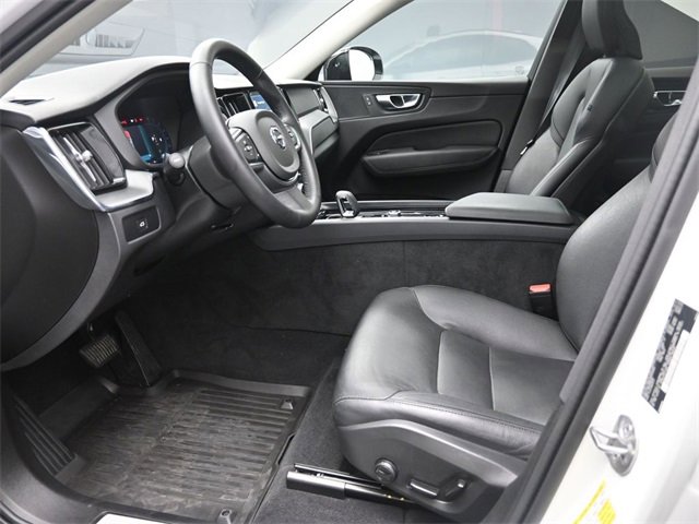 Used 2024 Volvo XC60 B5 Core image 17