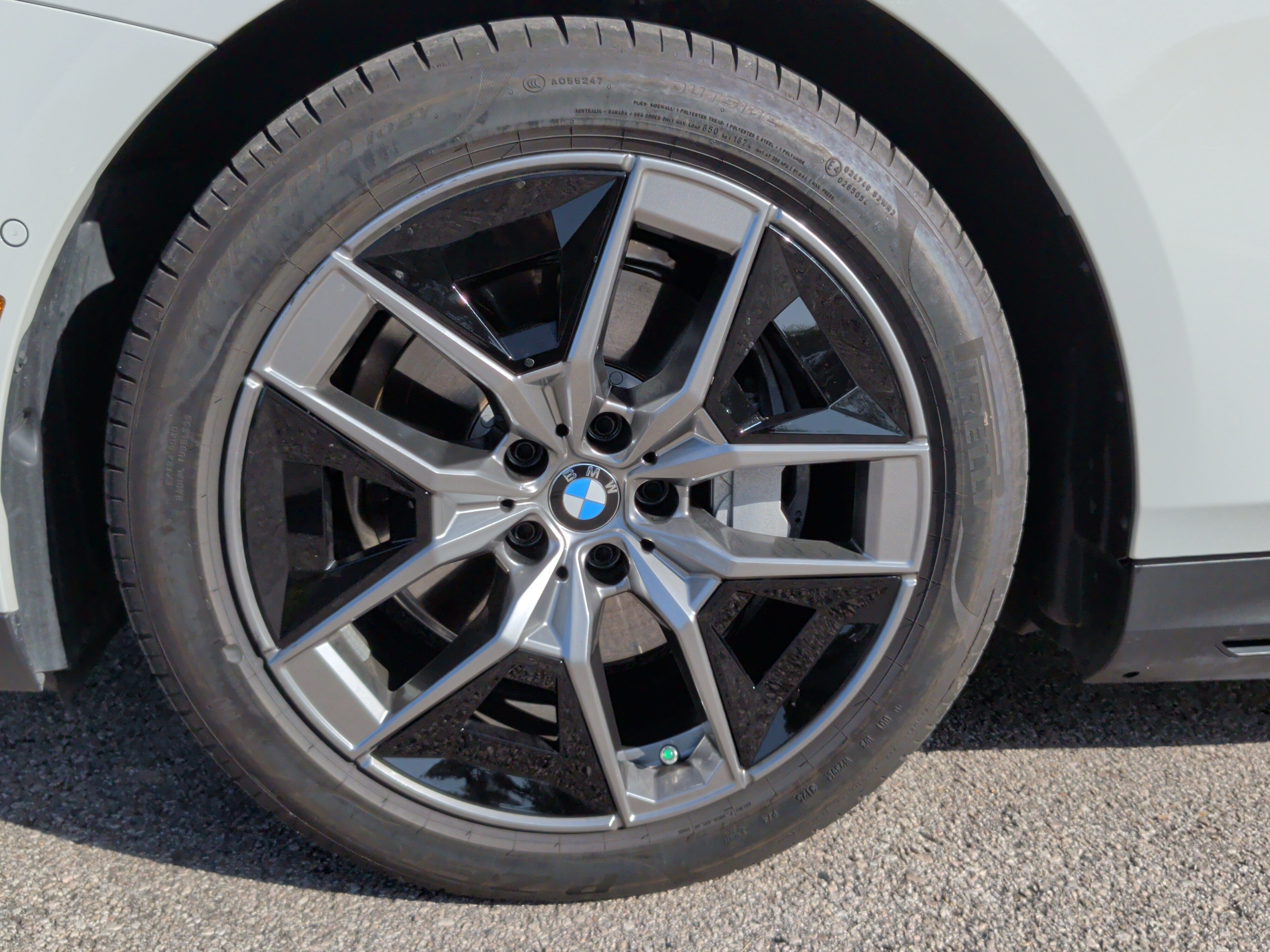 Certified 2026 BMW i5 eDrive40 w/ Premium Package RWD image 14
