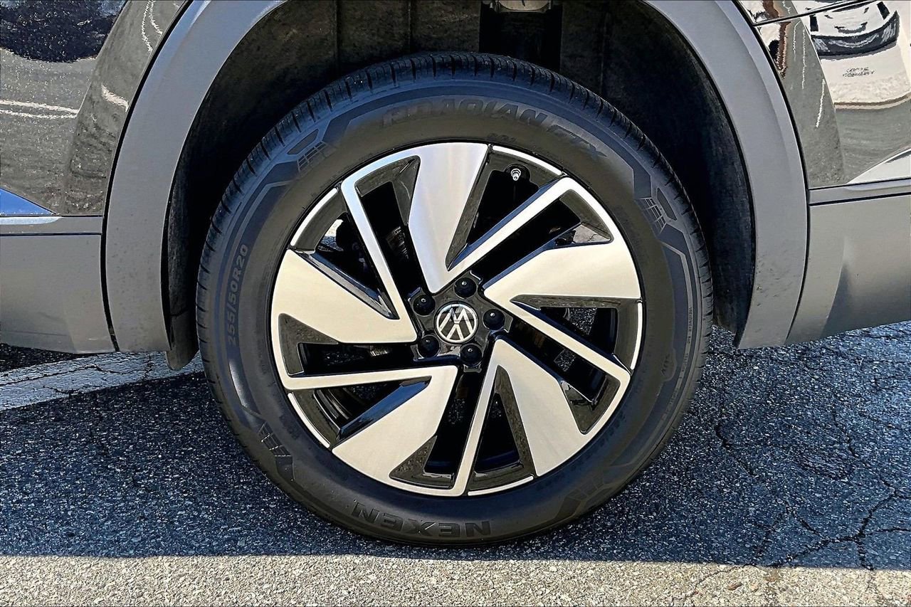 Used 2025 Volkswagen Atlas SE image 34