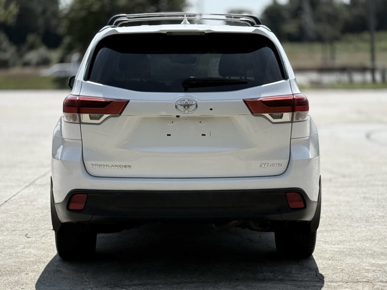 Used 2017 Toyota Highlander SE AWD/4WD image 5