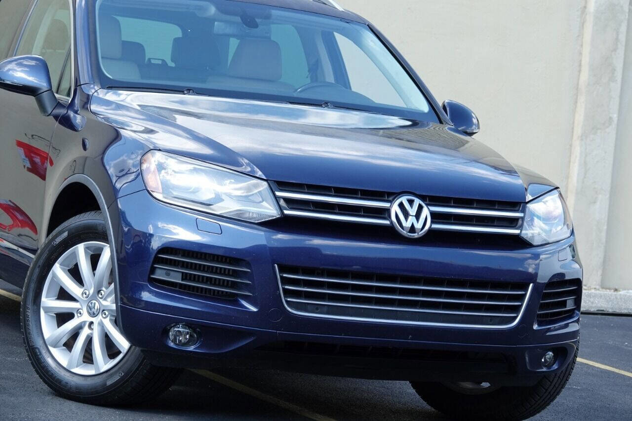 Used 2012 Volkswagen Touareg Sport image 89