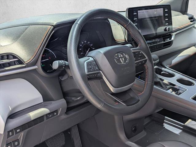Used 2024 Toyota Sienna XSE FWD image 9