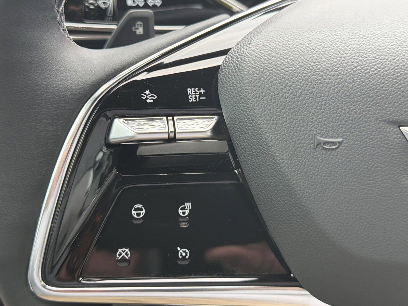 Used 2024 Cadillac Lyriq Luxury RWD image 27