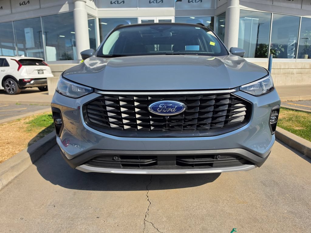 Used 2024 Ford Escape SE w/ PHEV Premium Package FWD image 2