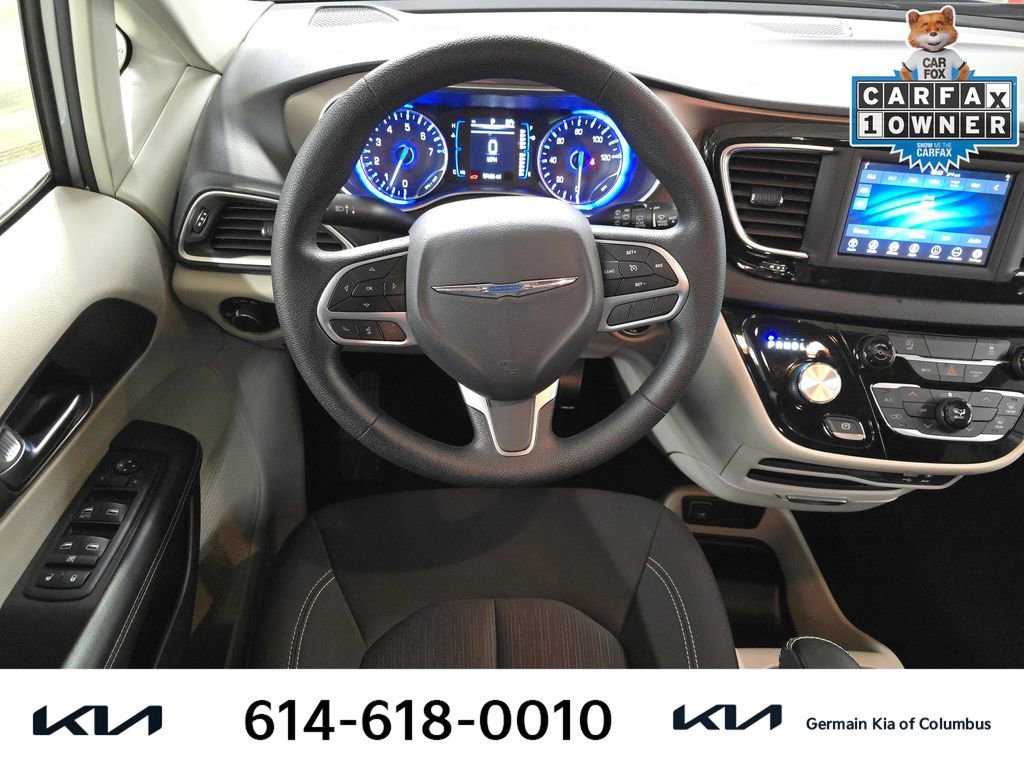 Used 2020 Chrysler Voyager L image 17