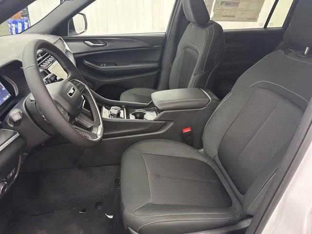 New 2025 Jeep Grand Cherokee L Laredo image 4