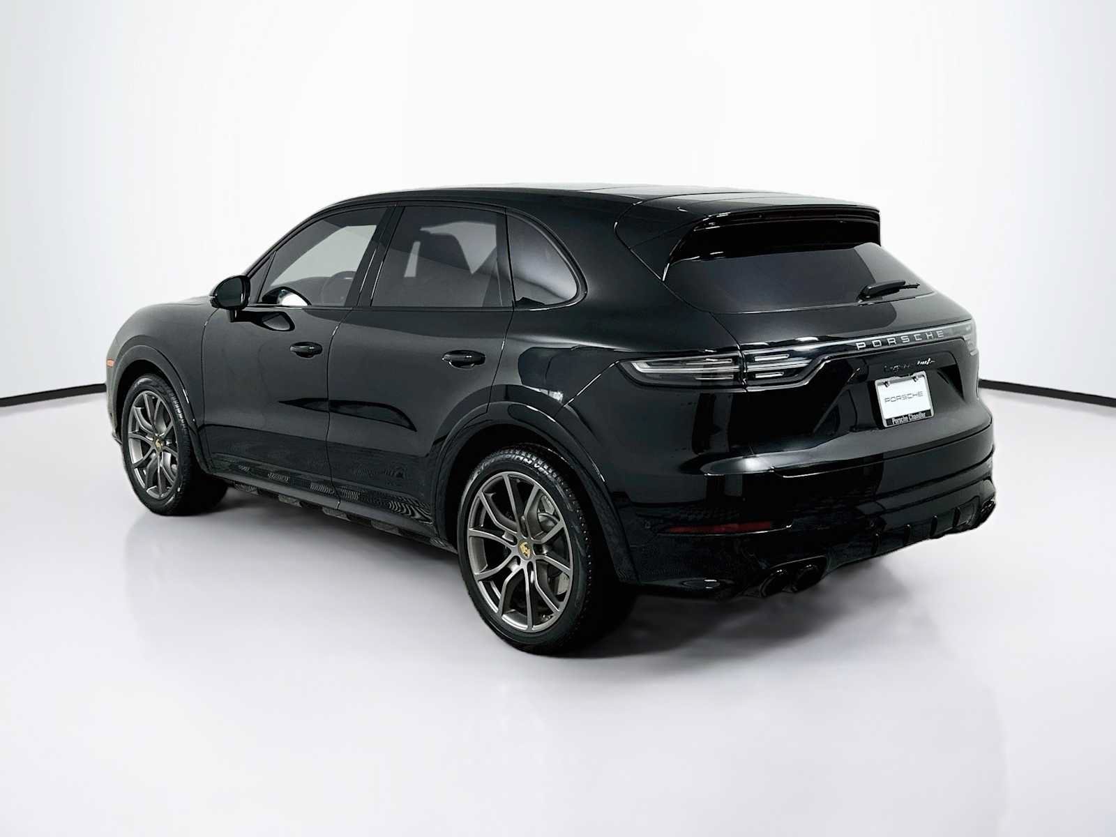 Certified 2023 Porsche Cayenne Turbo AWD/4WD image 3