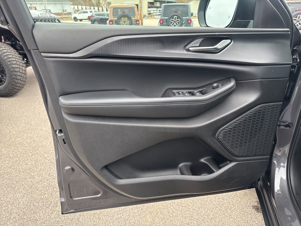 Certified 2025 Jeep Grand Cherokee L Laredo w/ Luxury Tech Group I image 19