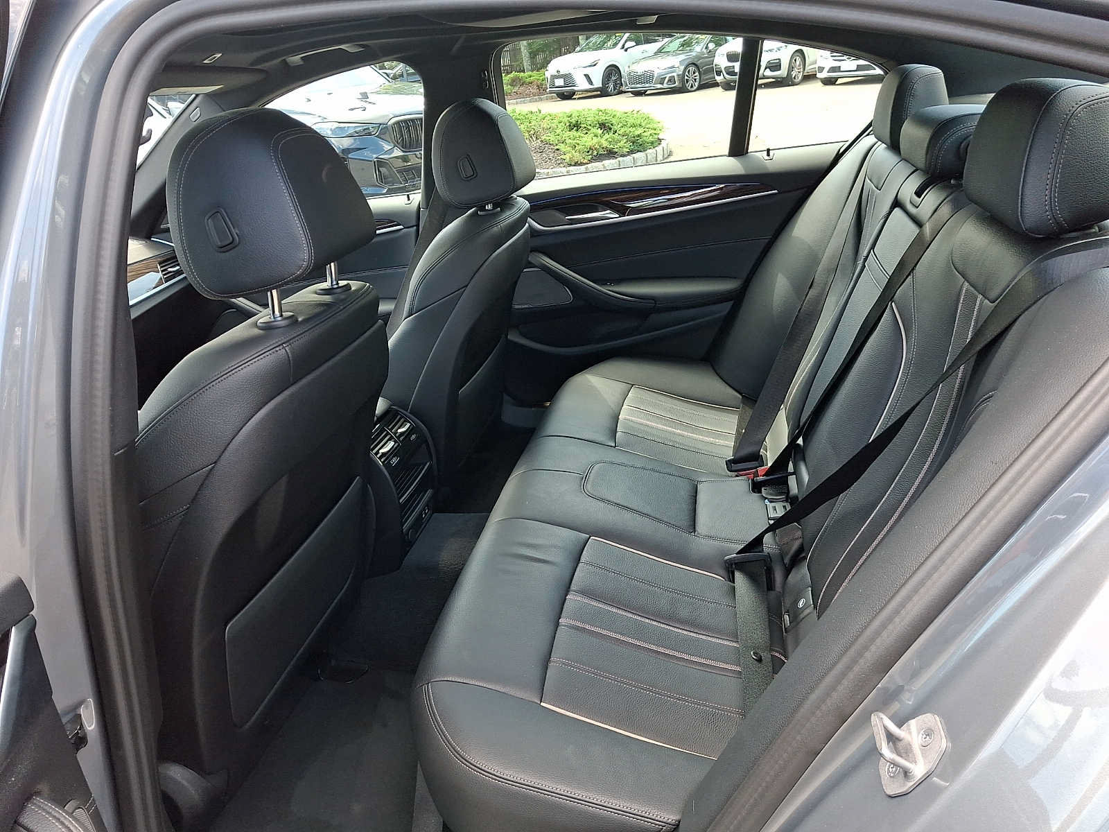 Used 2023 BMW 530e xDrive w/ Premium Package AWD/4WD image 11