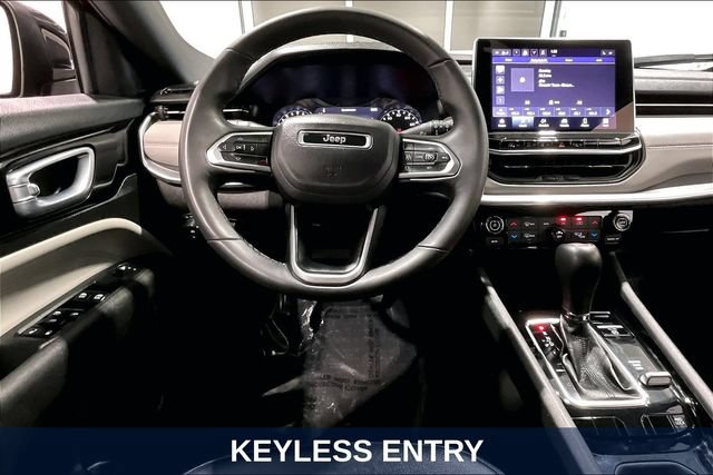 Used 2025 Jeep Compass Limited AWD/4WD image 11