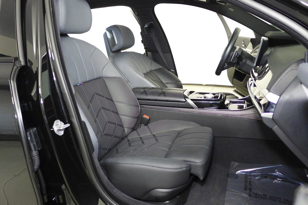 Certified 2023 BMW 760i xDrive w/ Parking Assistance Package image 19