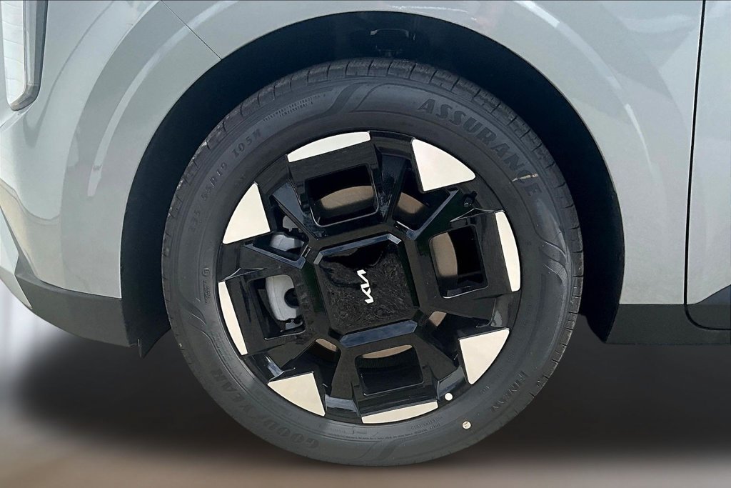 New 2027 Kia Carnival EX FWD image 13