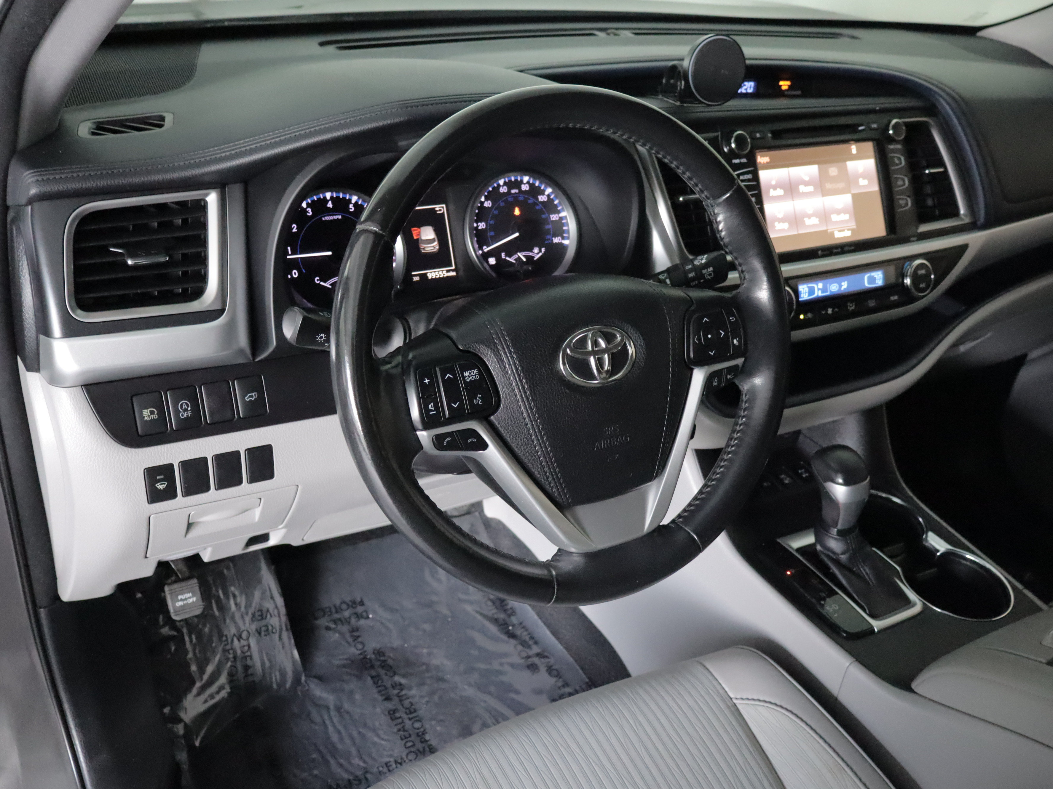 Used 2018 Toyota Highlander Plus AWD/4WD image 11