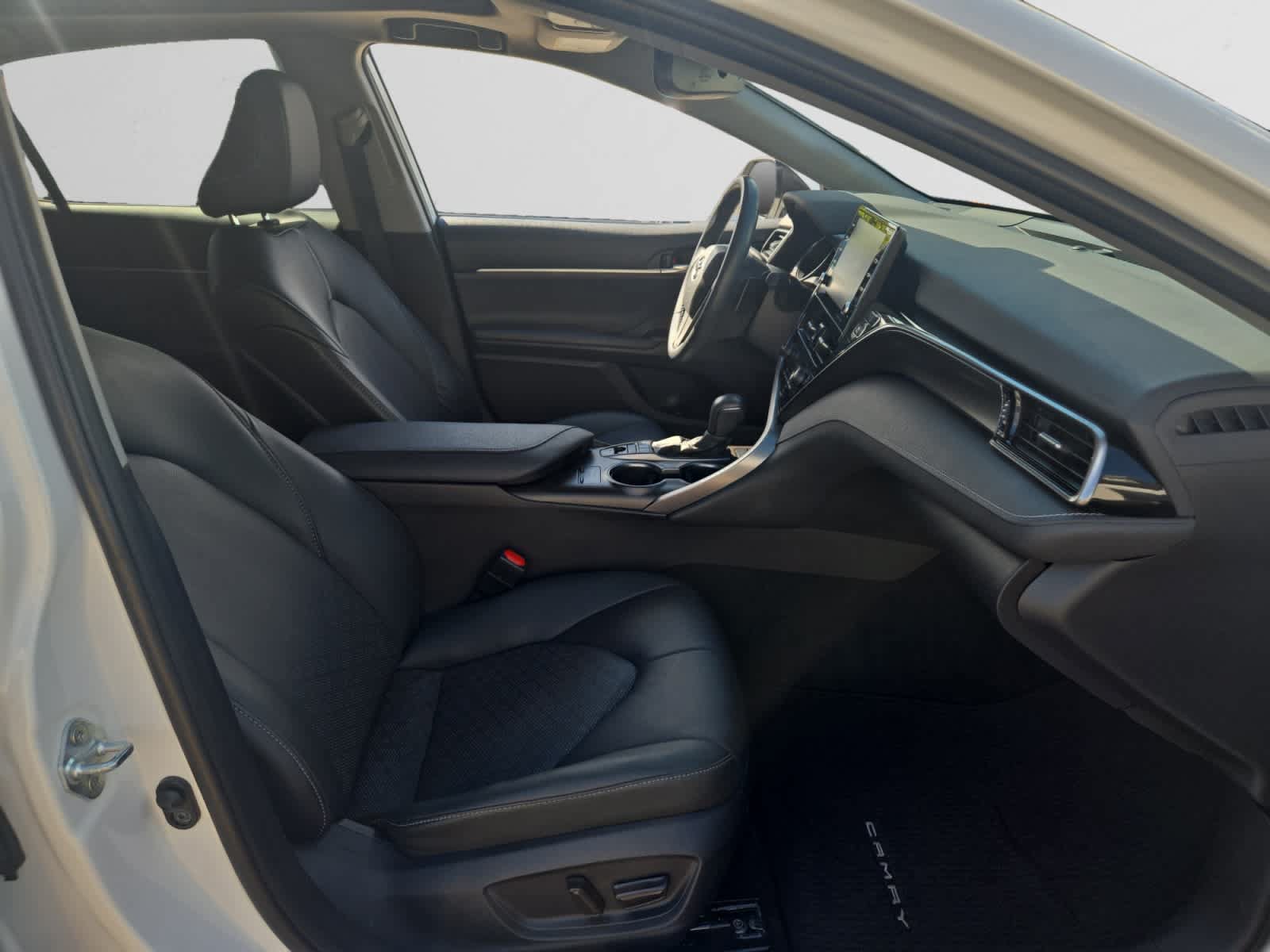 Used 2023 Toyota Camry XSE FWD image 15