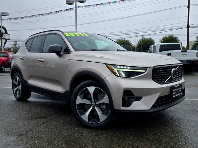 Used 2023 Volvo XC40 B4 Ultimate