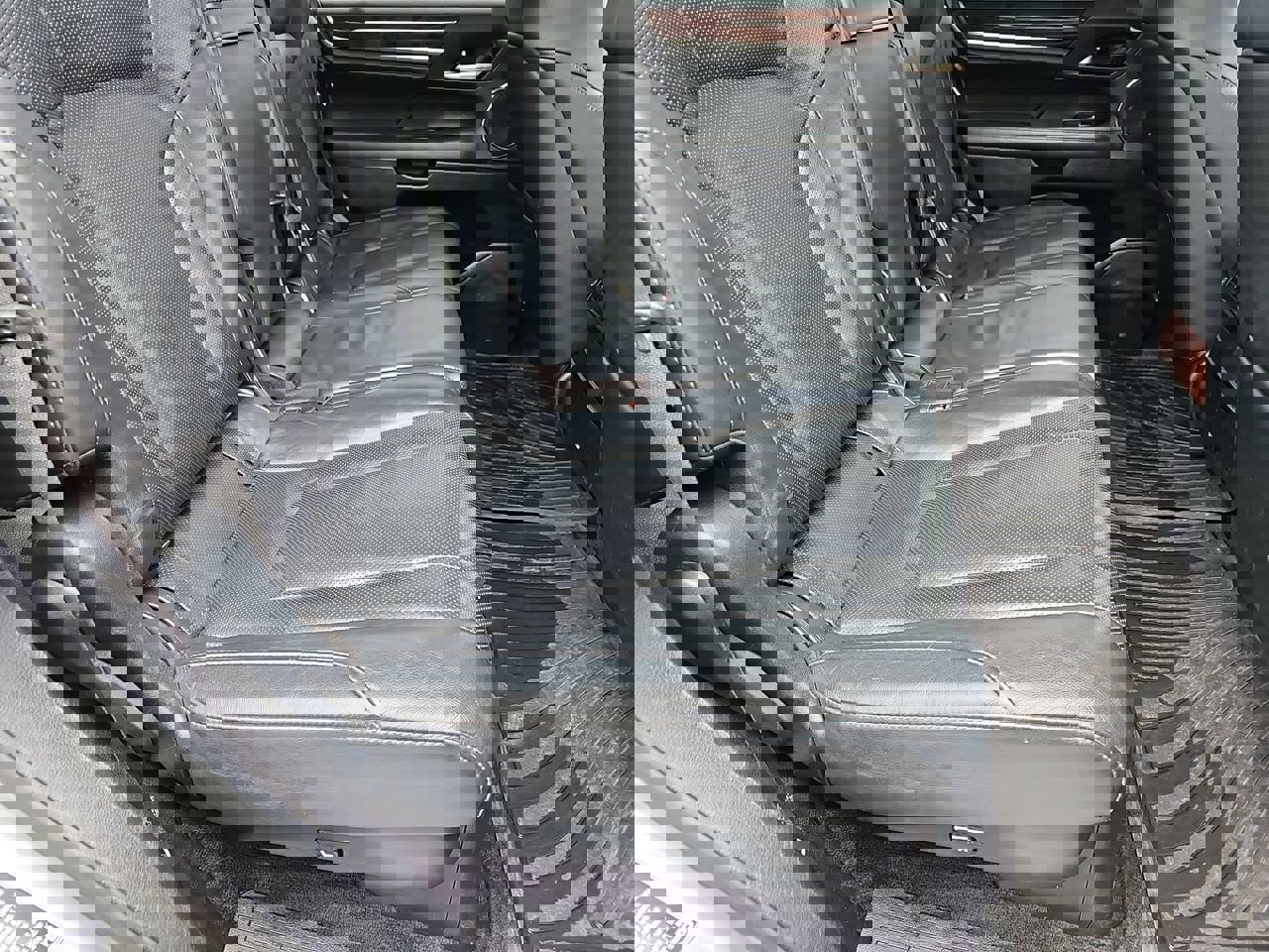 Used 2016 Lexus LX 570 4WD w/ Luxury Package image 19