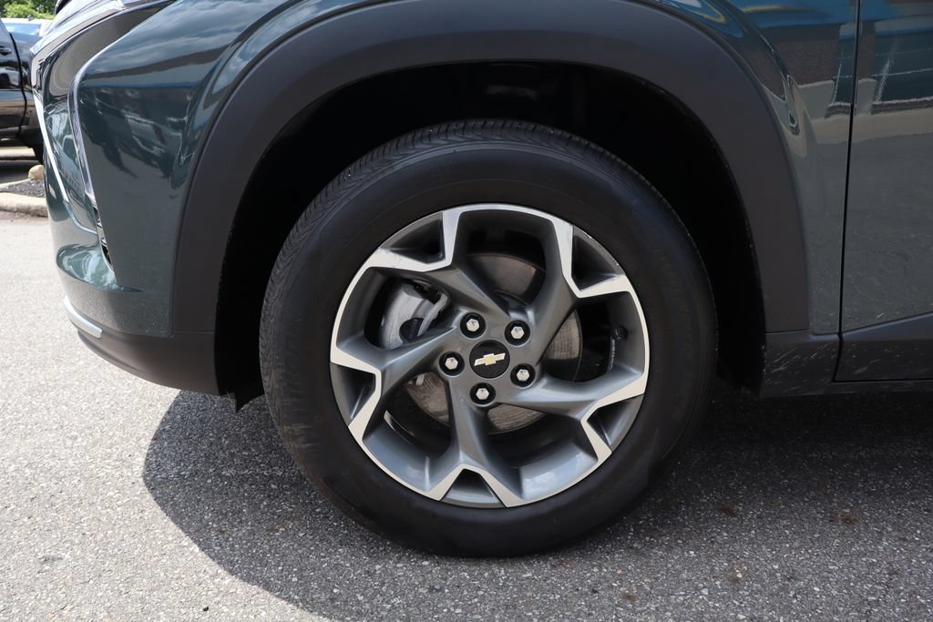 Used 2025 Chevrolet Trax LT w/ Driver Confidence Package FWD image 23