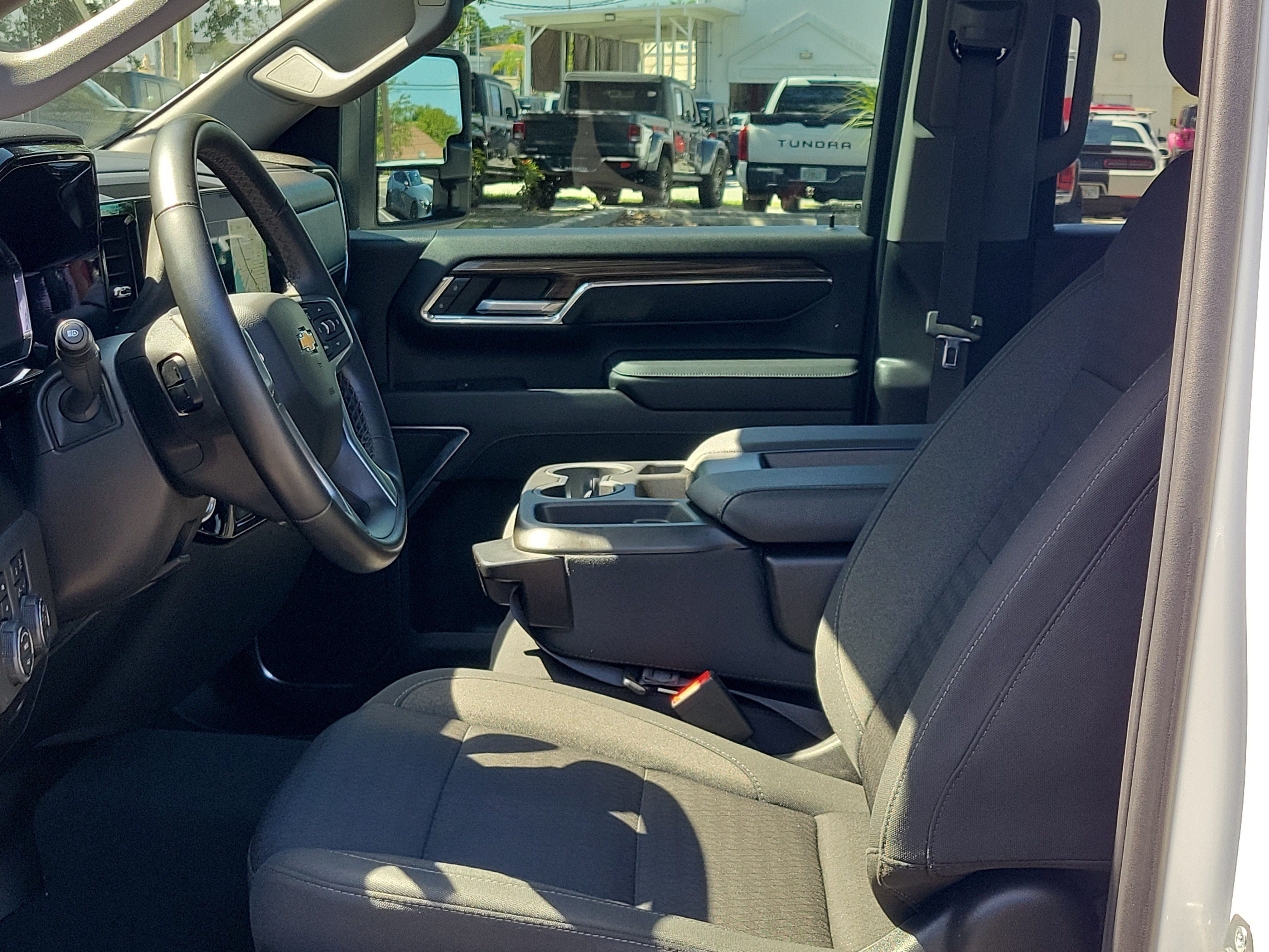 Used 2024 Chevrolet Silverado 2500 LT AWD/4WD image 19