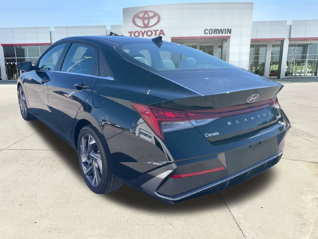 Used 2025 Hyundai Elantra Limited FWD image 3