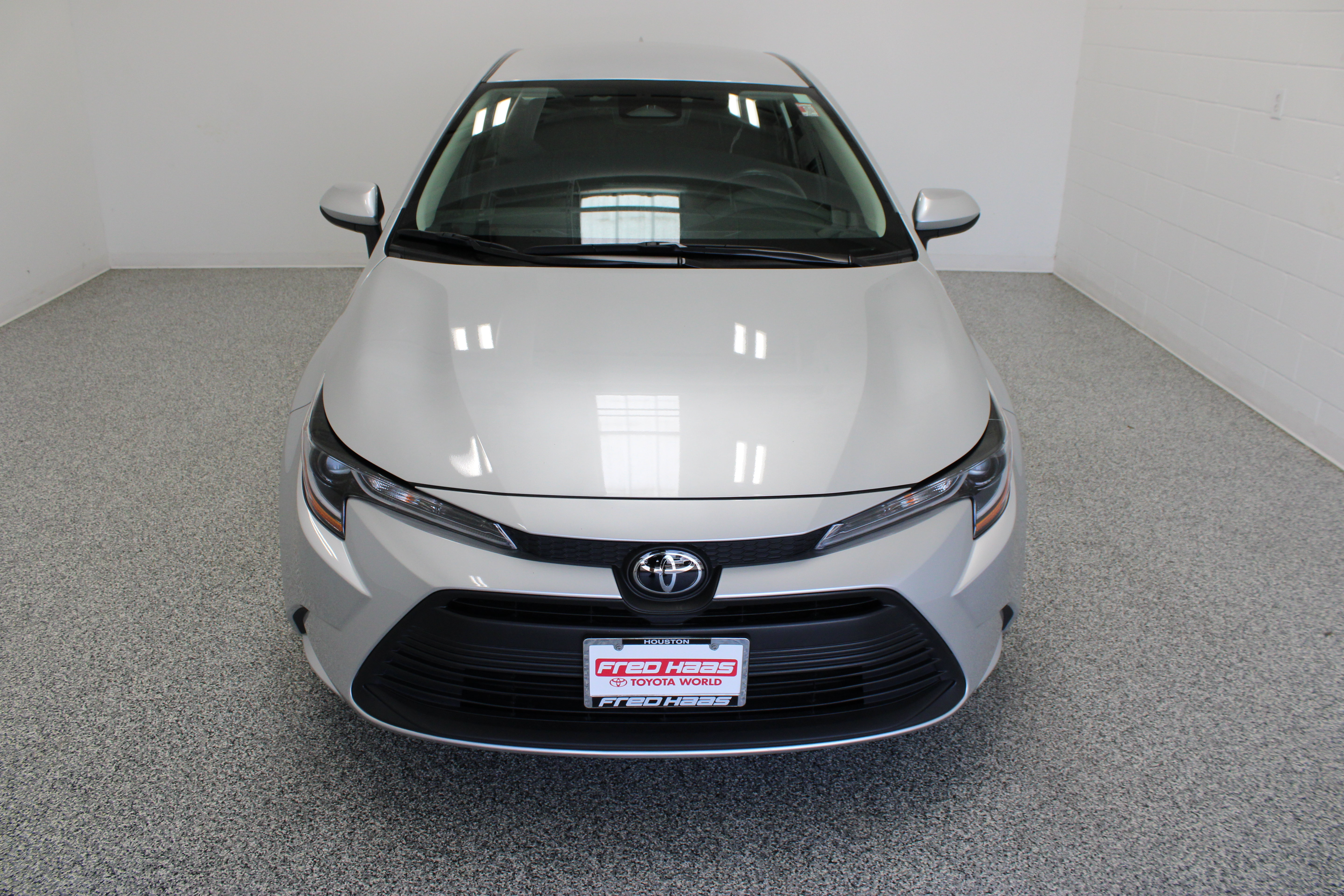 Used 2026 Toyota Corolla LE FWD image 3
