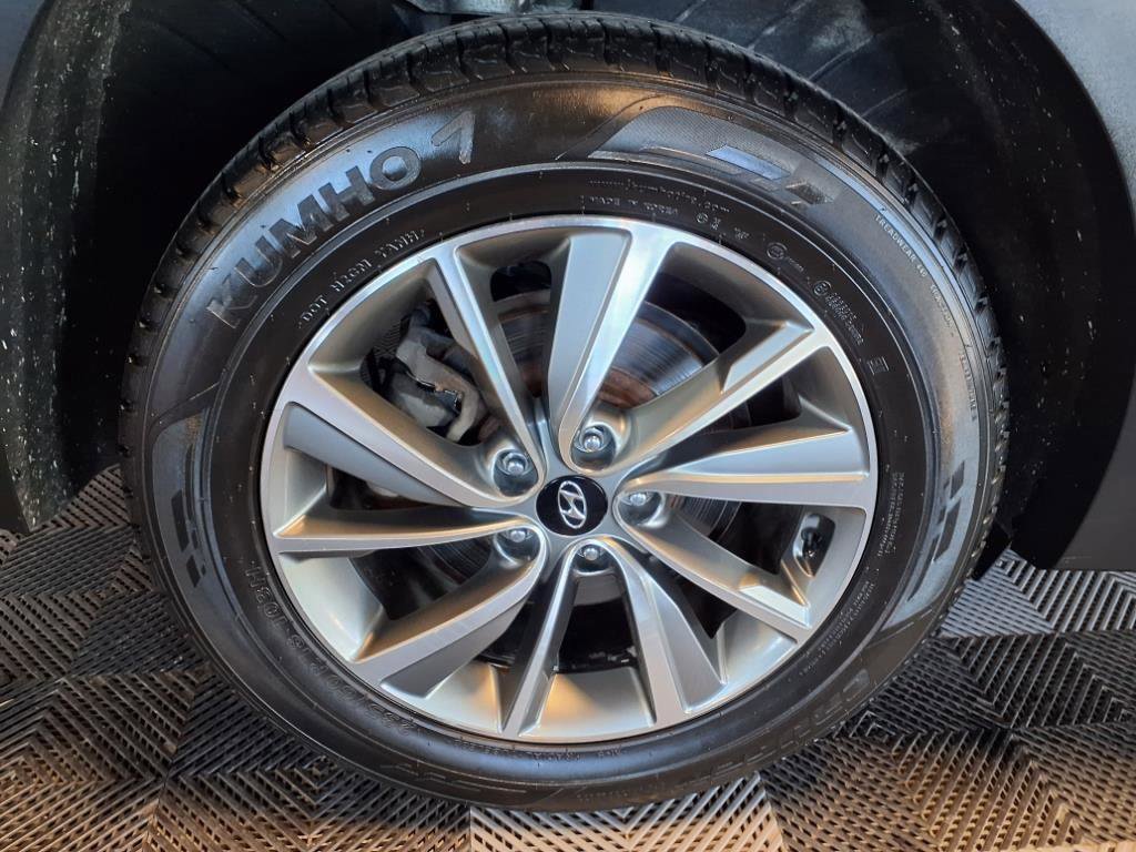 Used 2019 Hyundai Santa Fe Limited image 9