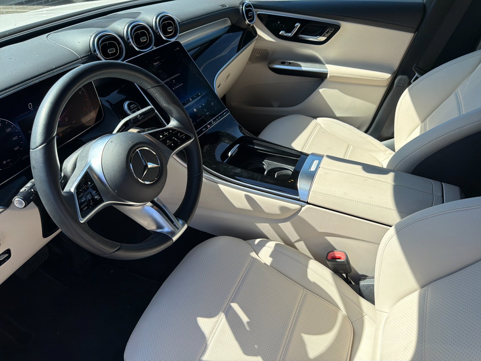 Used 2024 Mercedes-Benz GLC 300 4MATIC image 8