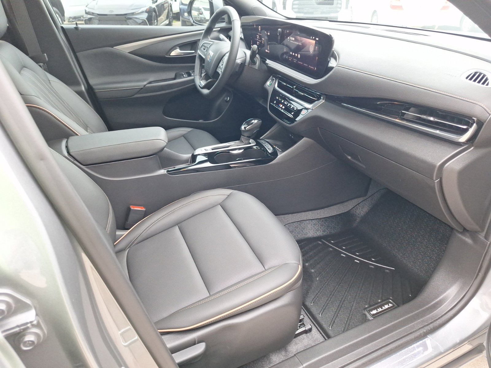 Used 2025 Buick Envista Avenir FWD image 35