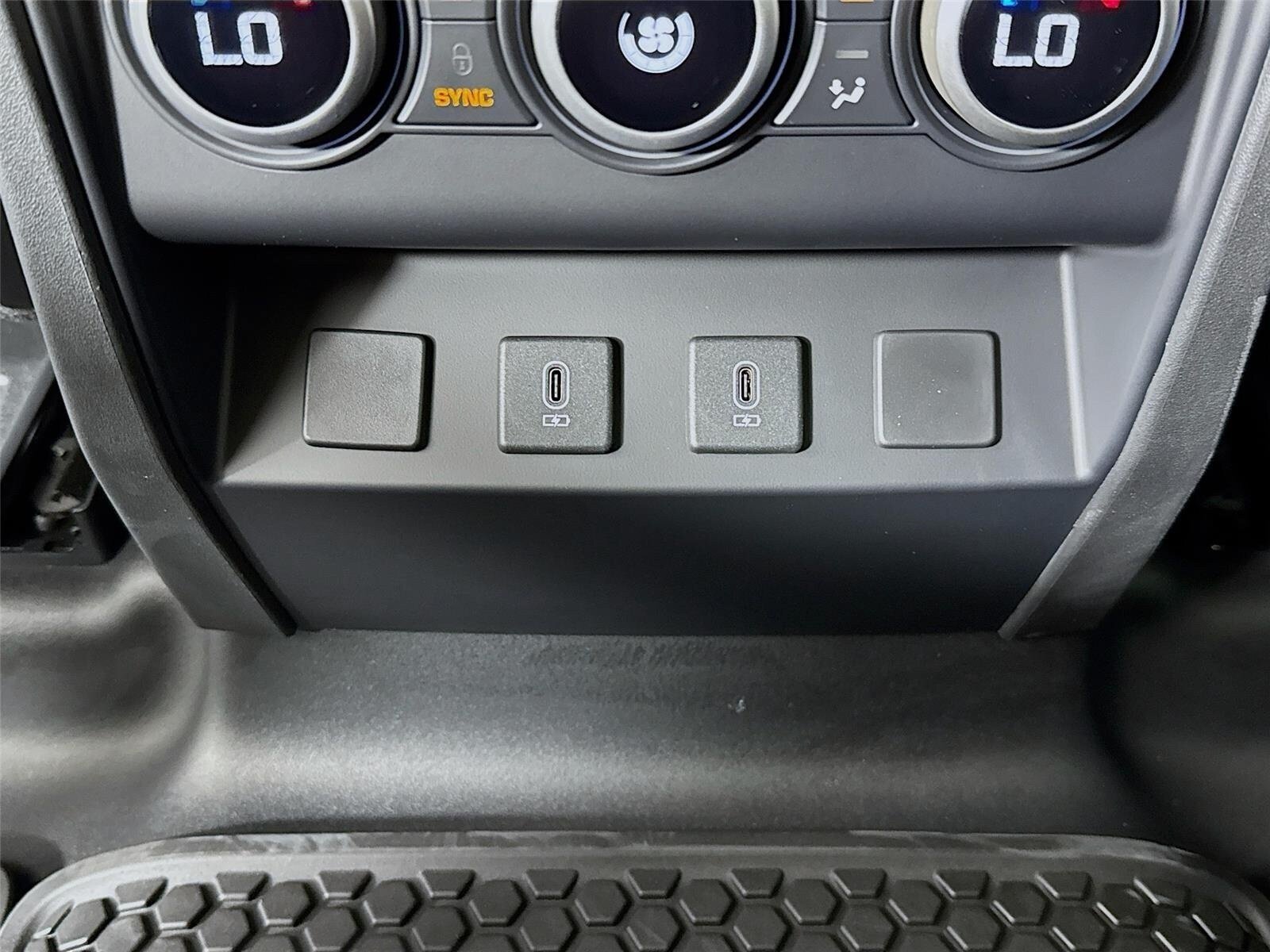 New 2026 Land Rover Defender 110 X-Dynamic SE AWD/4WD image 28