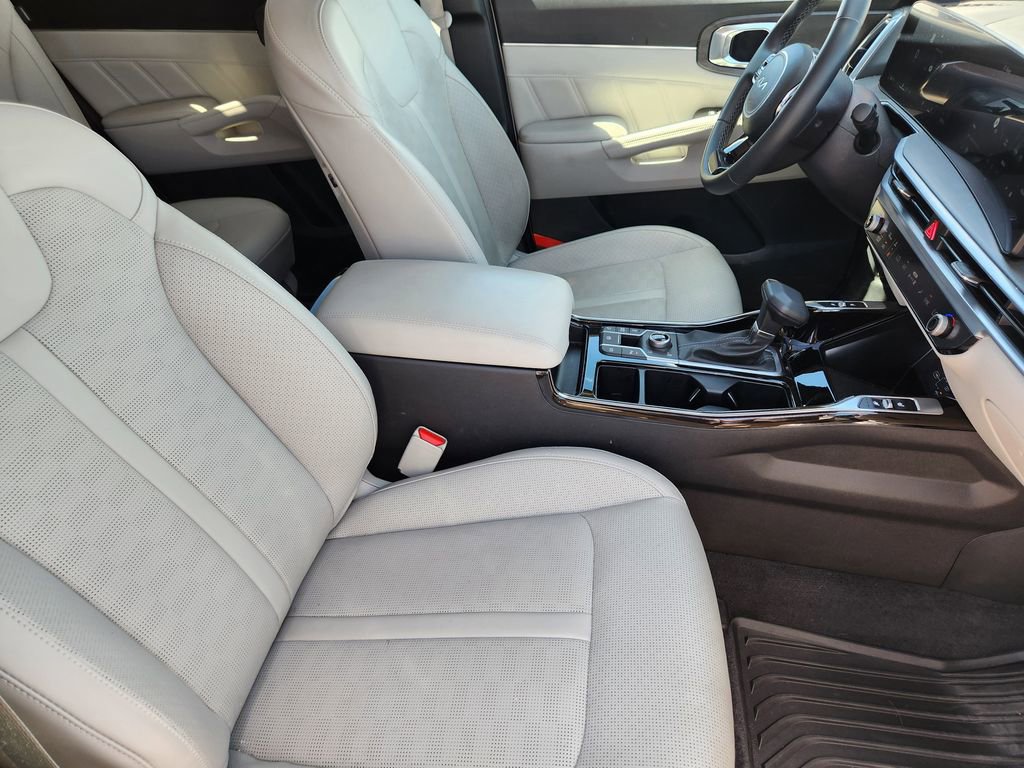 Used 2025 Kia Sorento SX image 13