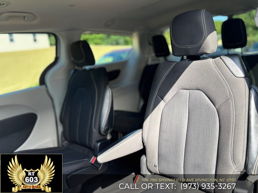 Used 2023 Chrysler Voyager LX FWD image 10