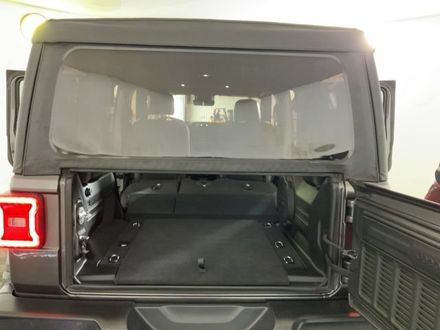 Used 2025 Jeep Wrangler Unlimited Sahara w/ Technology Group AWD/4WD image 35