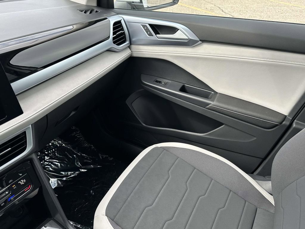 New 2025 Volkswagen Taos SE AWD/4WD image 25