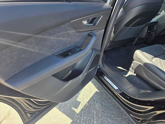 Used 2025 Audi SQ7 Premium Plus AWD/4WD image 18