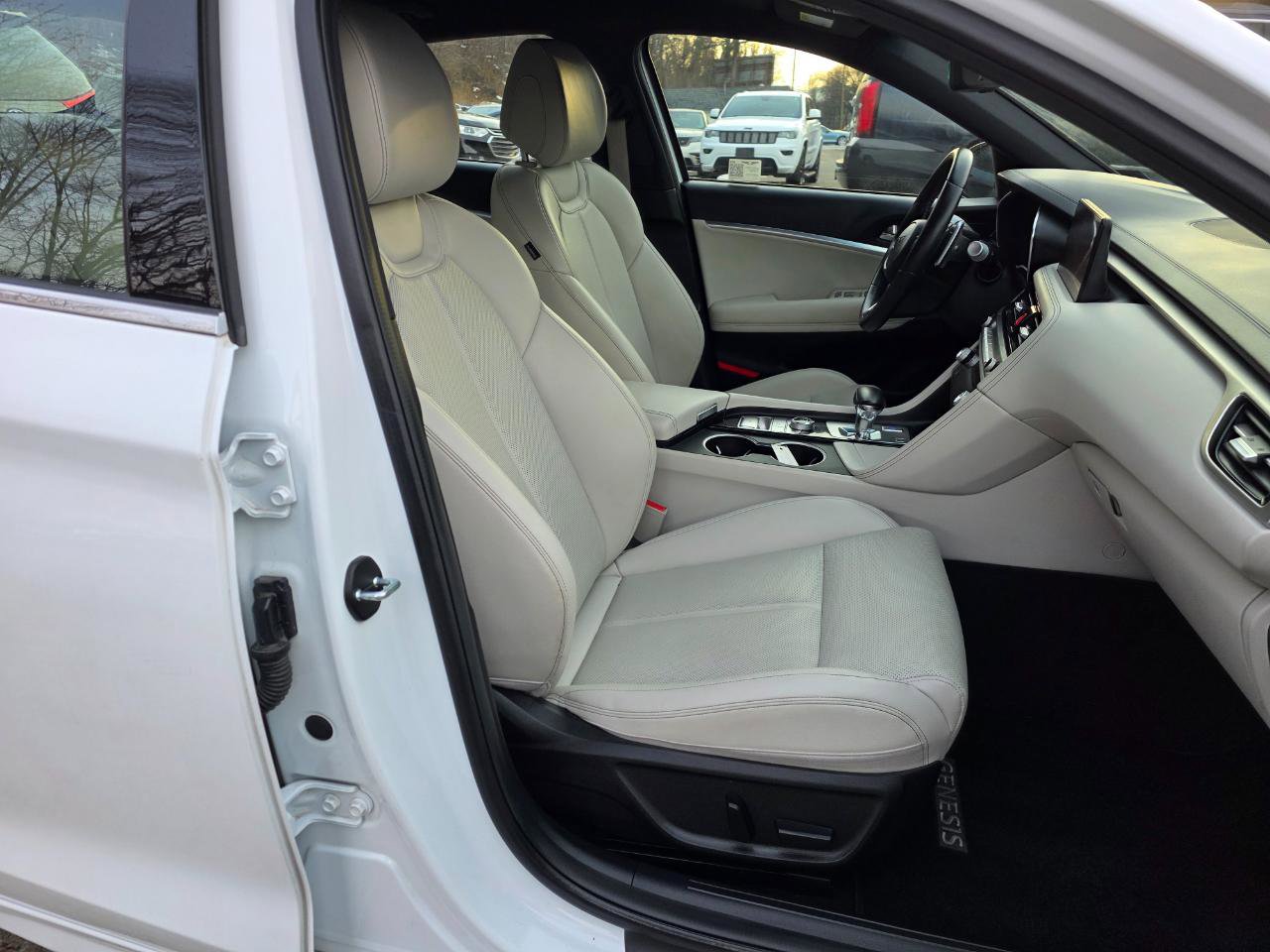 Used 2024 Genesis G70 2.5T image 13