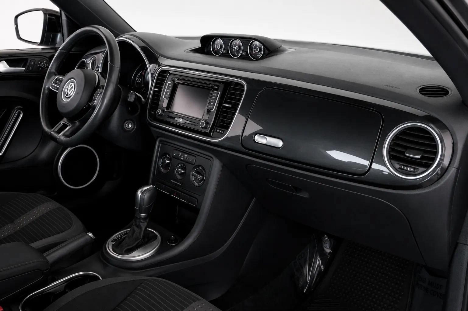 Used 2016 Volkswagen Beetle R-Line SE FWD image 11