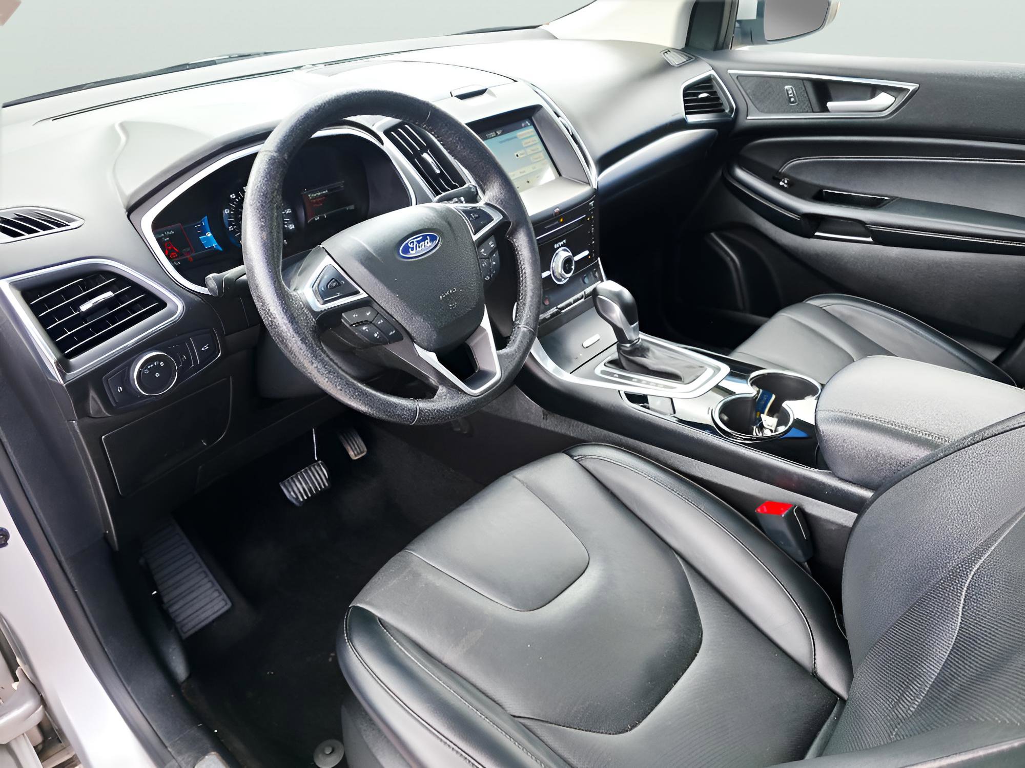 Used 2018 Ford Edge Titanium w/ Equipment Group 301A AWD/4WD image 9