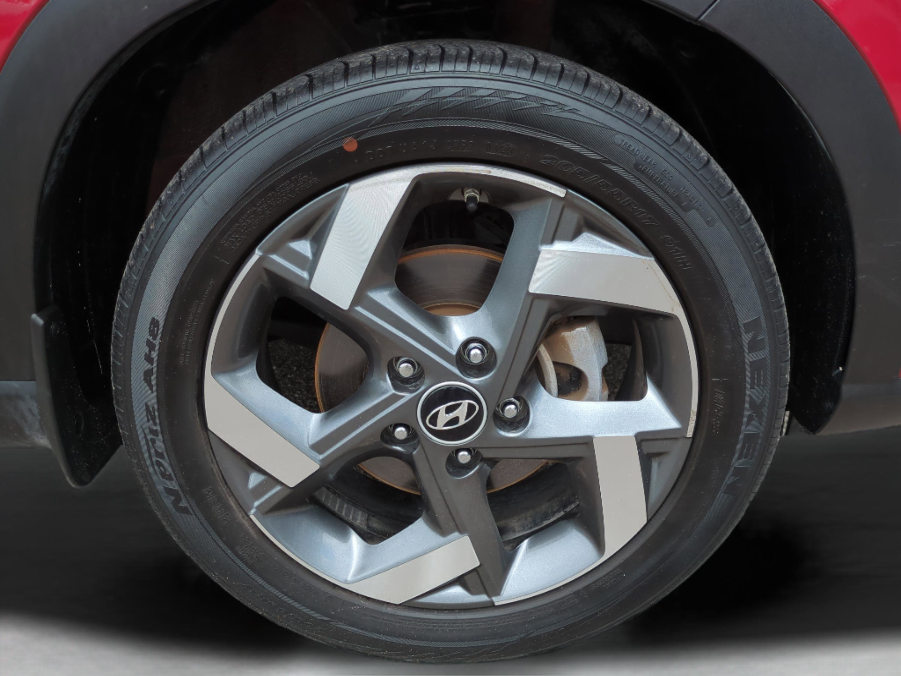 Certified 2023 Hyundai Venue SEL image 26