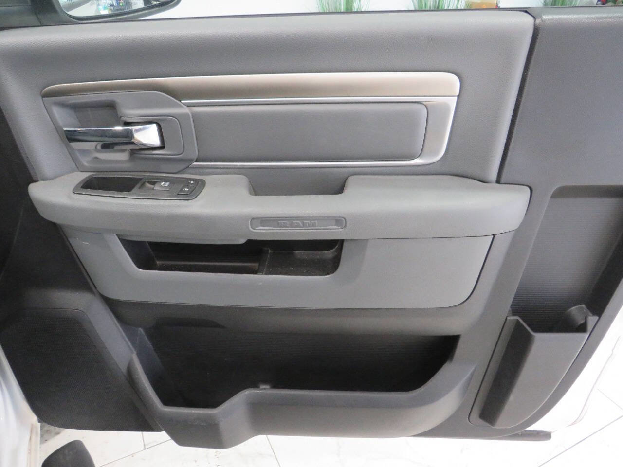 Used 2013 RAM 1500 Classic SLT RWD image 23