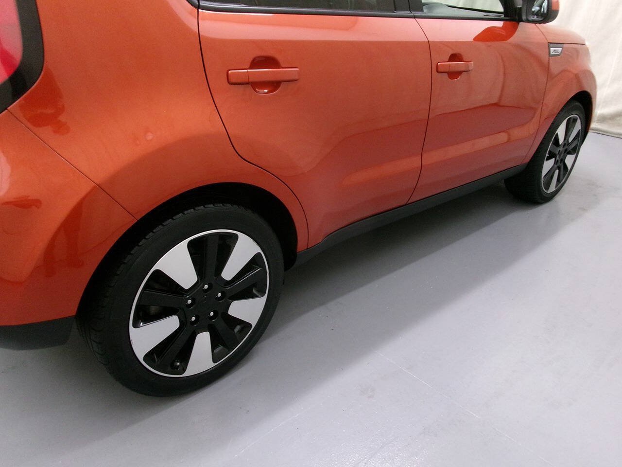 Used 2018 Kia Soul + FWD image 9
