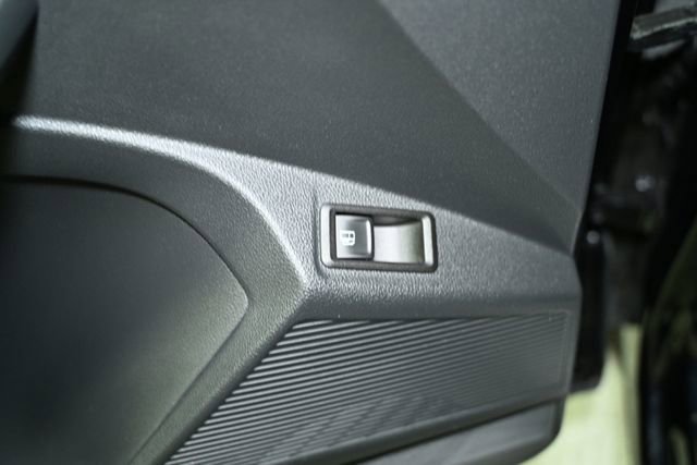 Used 2024 Volkswagen Taos SE image 30