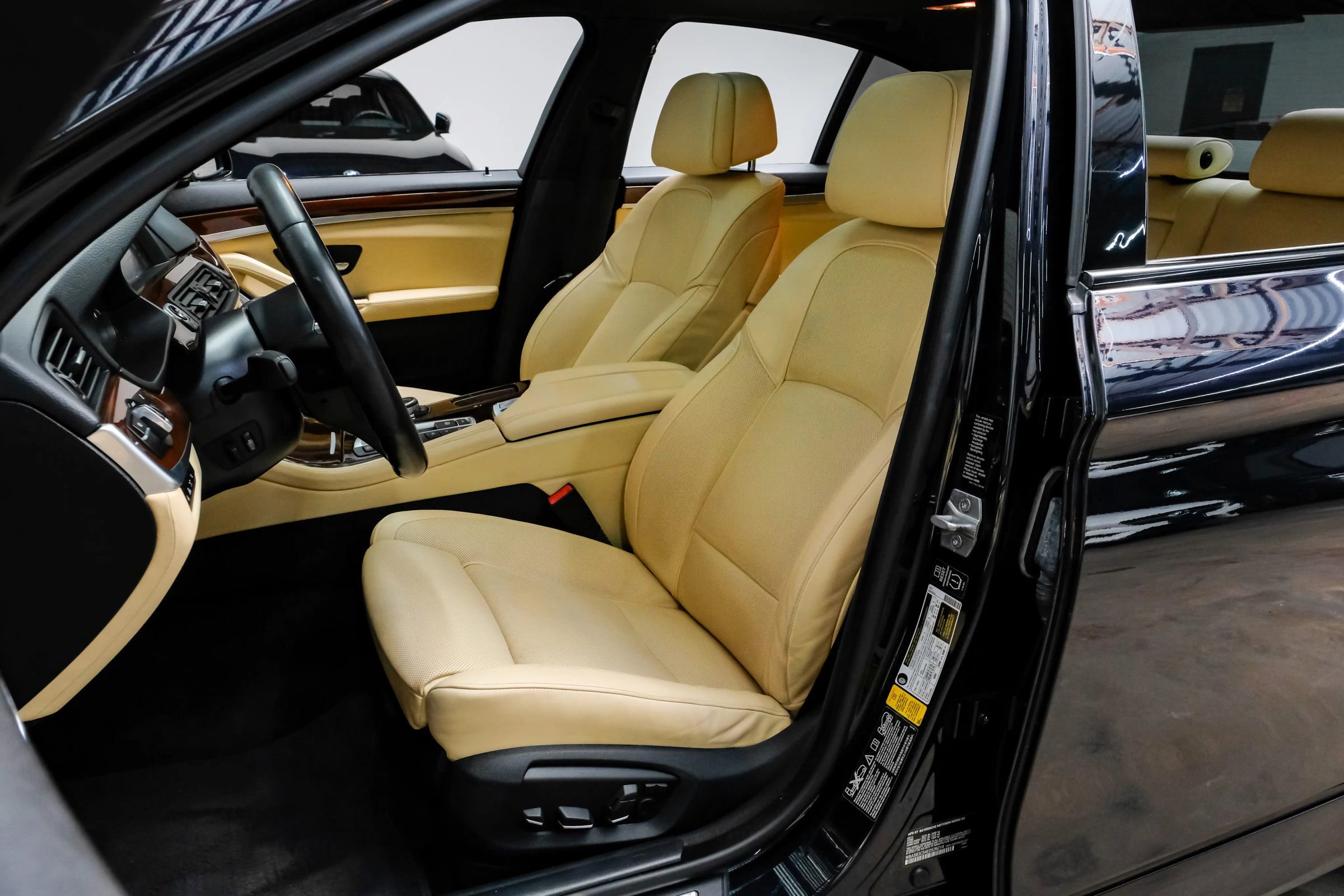 Used 2014 BMW 535i xDrive Sedan AWD/4WD image 30