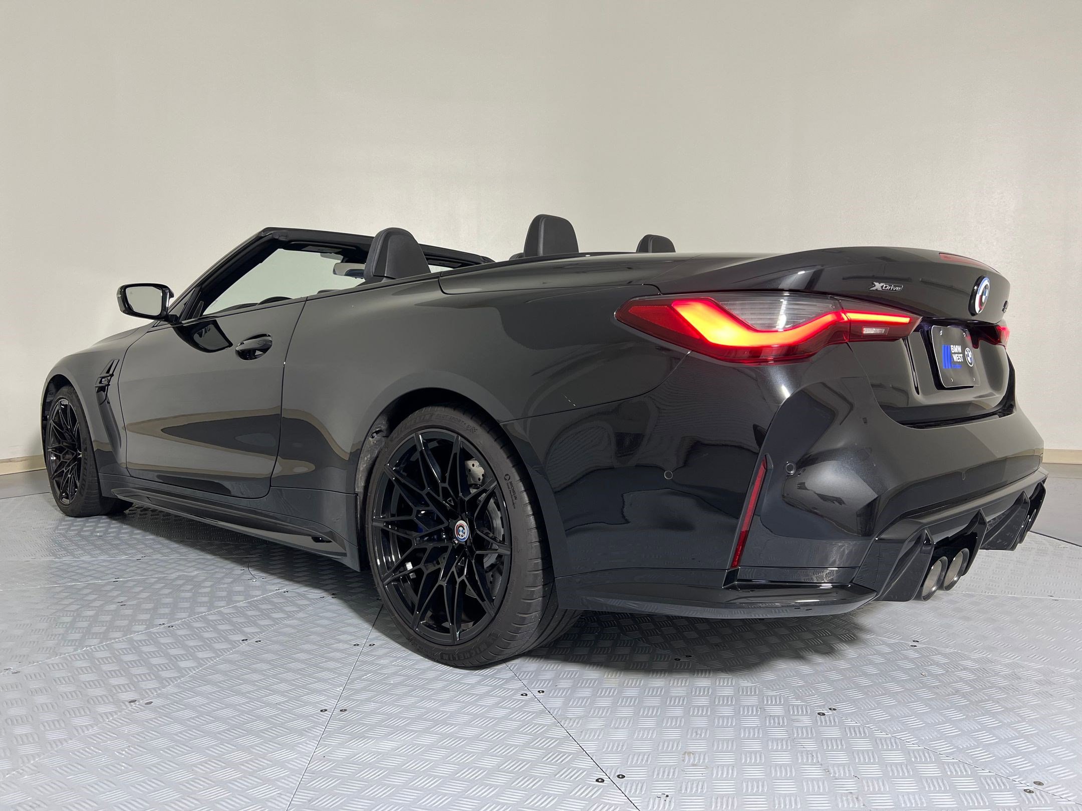 Used 2023 BMW M4 xDrive Competition w/ Executive Package image 3