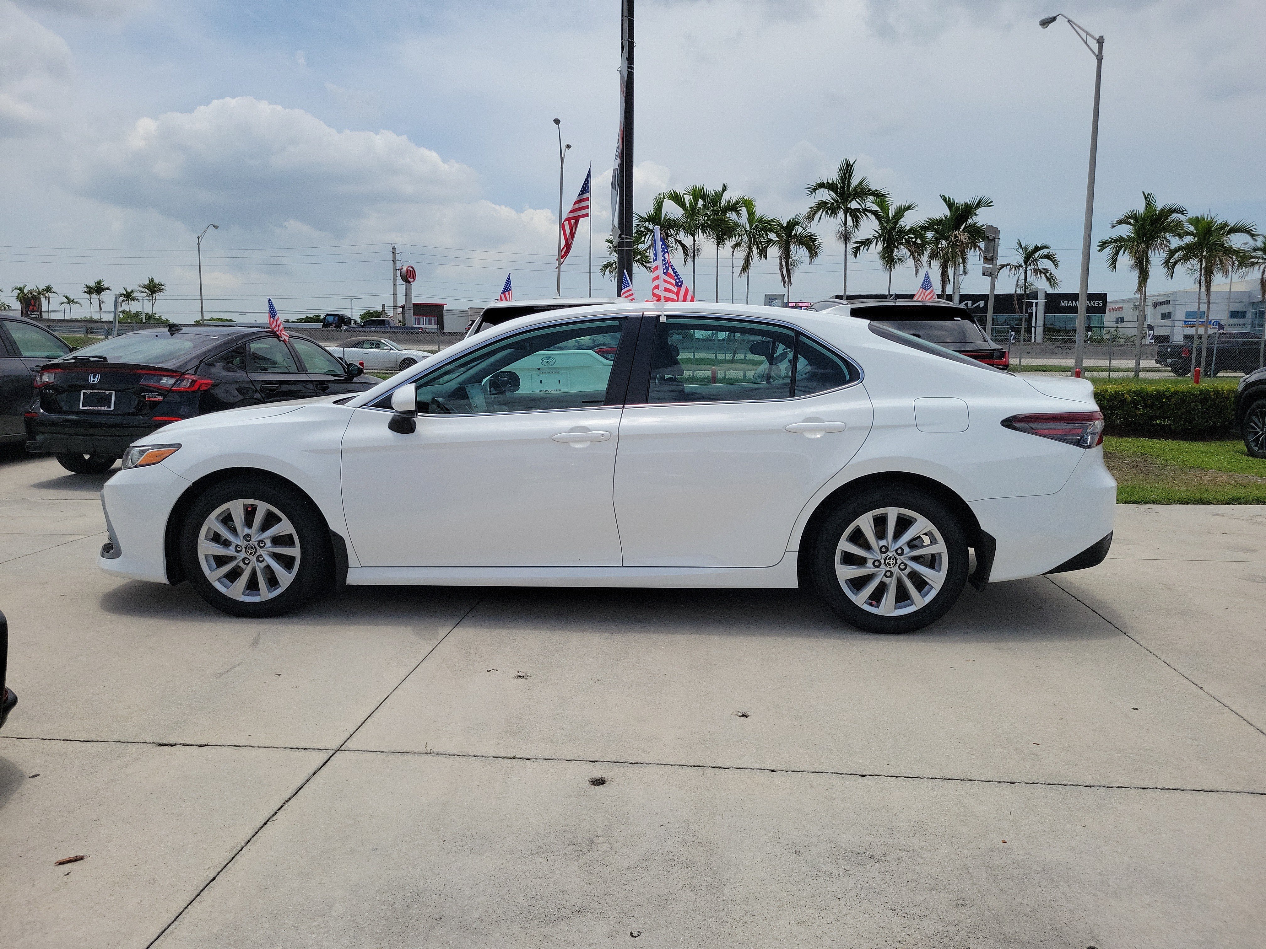 Used 2023 Toyota Camry LE FWD image 7
