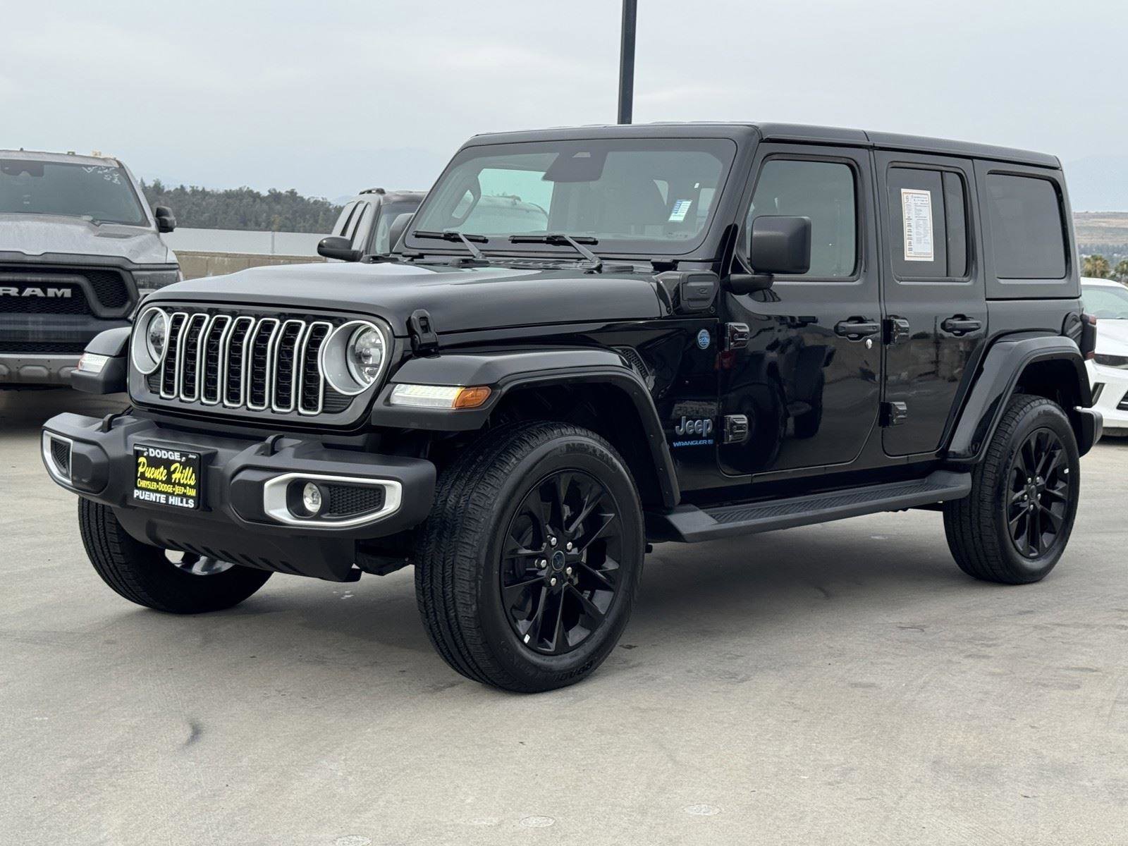 Certified 2025 Jeep Wrangler Sahara AWD/4WD image 4