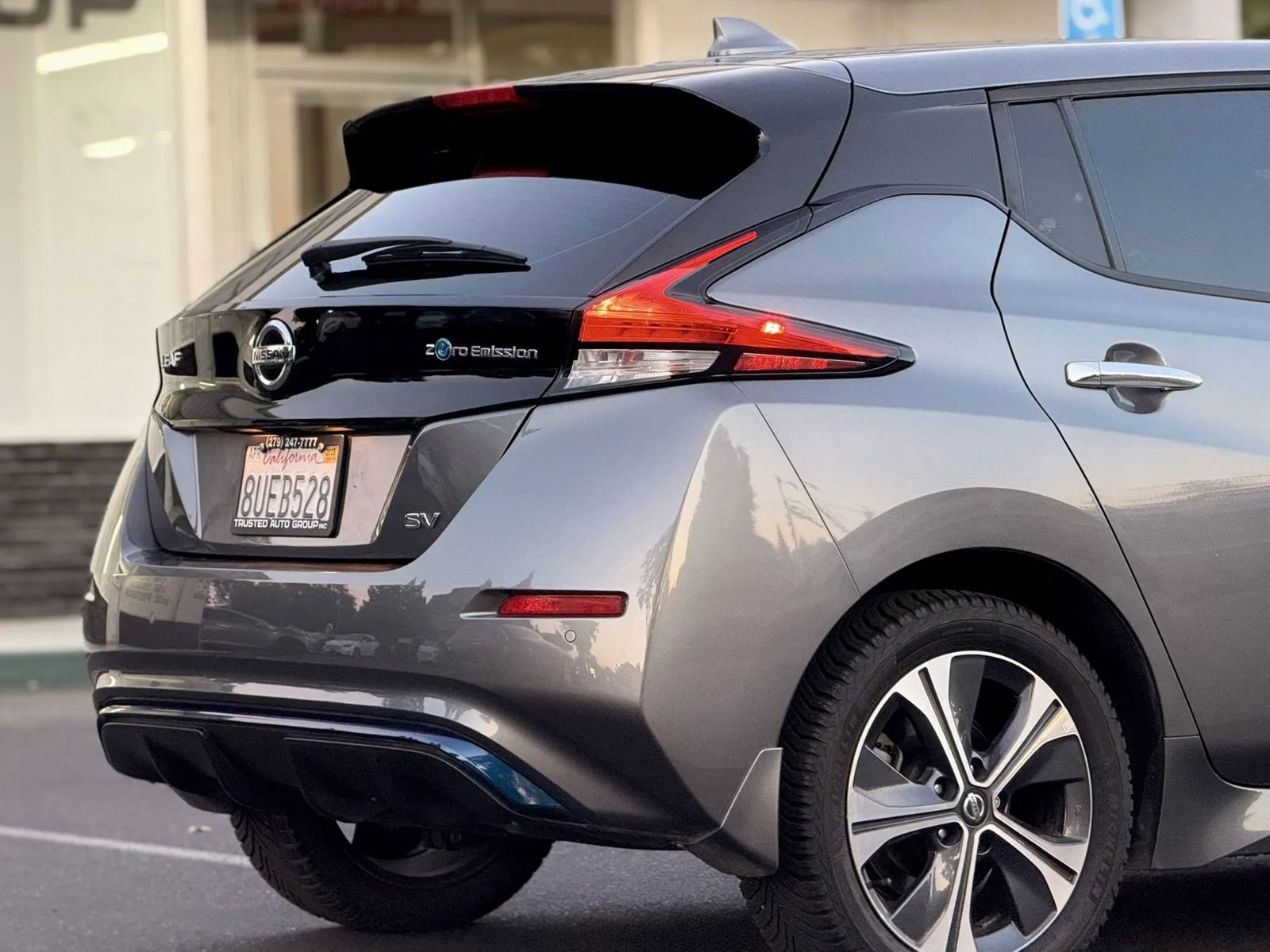 Used 2021 Nissan Leaf SV FWD image 9