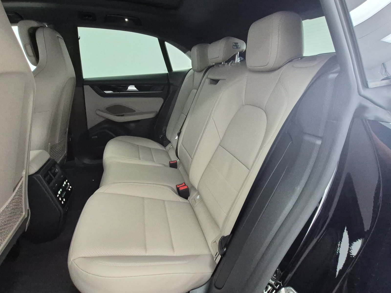 New 2026 Porsche Macan 4 Electric AWD/4WD image 16