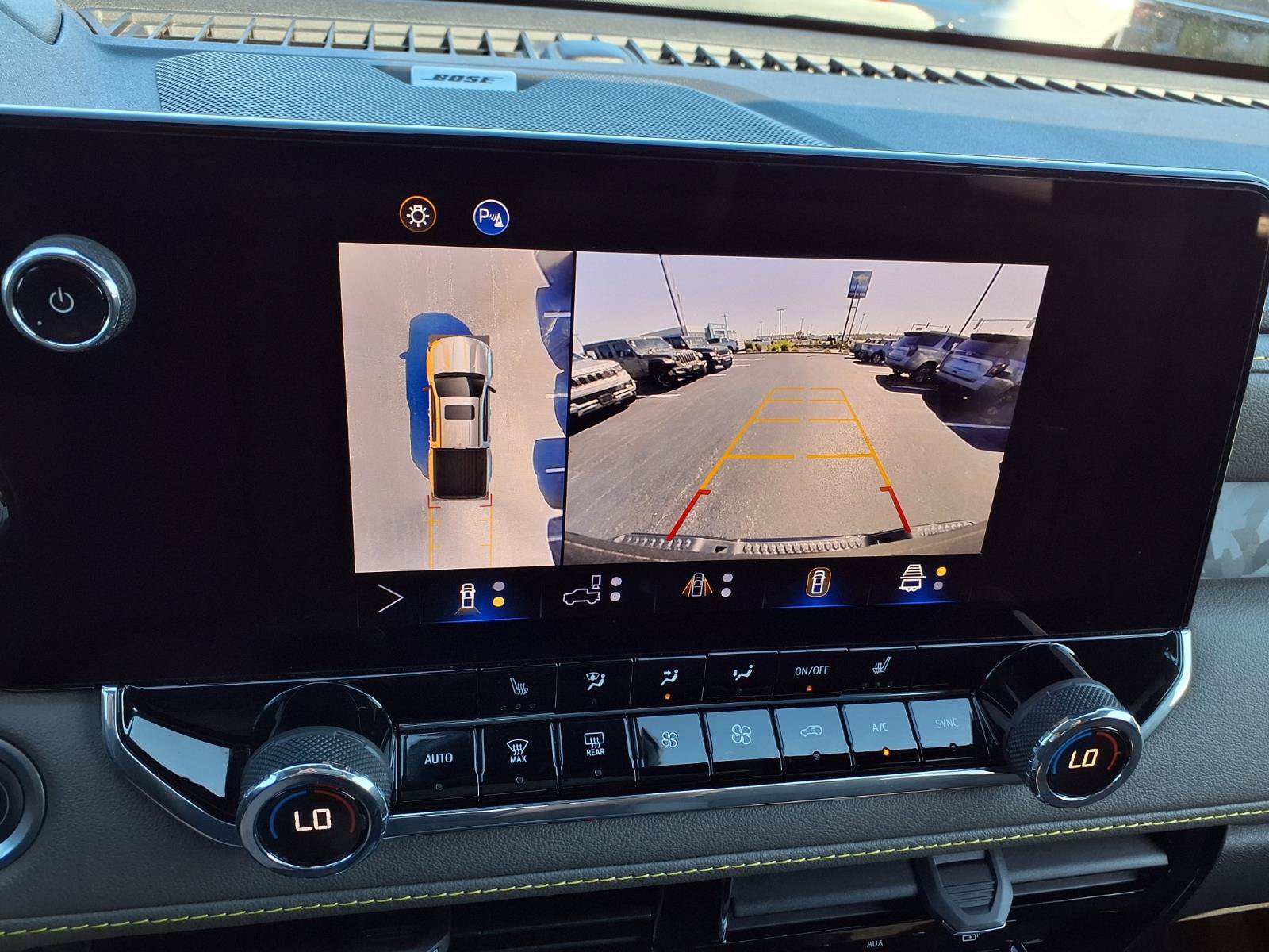 Used 2024 Chevrolet Colorado ZR2 w/ Technology Package AWD/4WD image 6